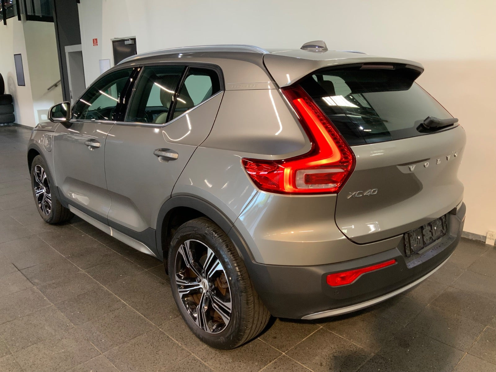 Orange Volvo XC40 fra 2021