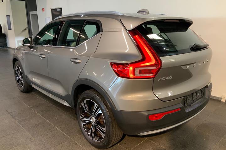 Orange Volvo XC40 fra 2021