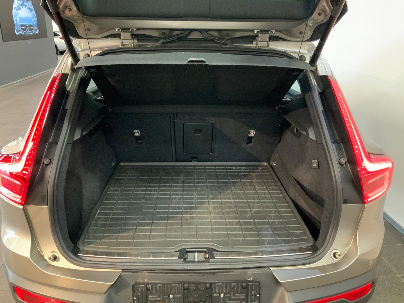 Orange Volvo XC40 fra 2021