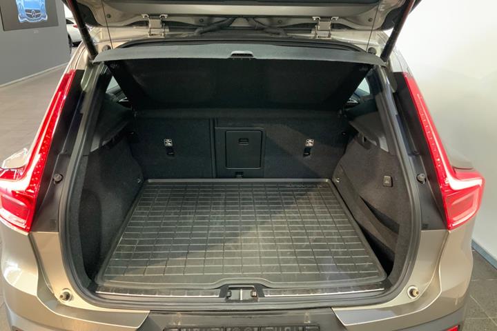 Orange Volvo XC40 fra 2021