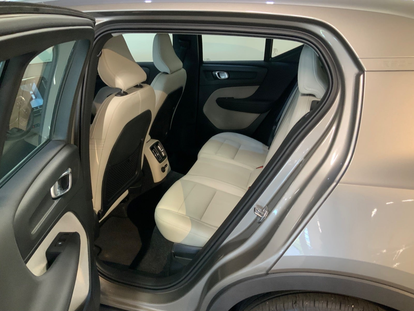 Orange Volvo XC40 fra 2021