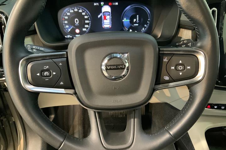Orange Volvo XC40 fra 2021