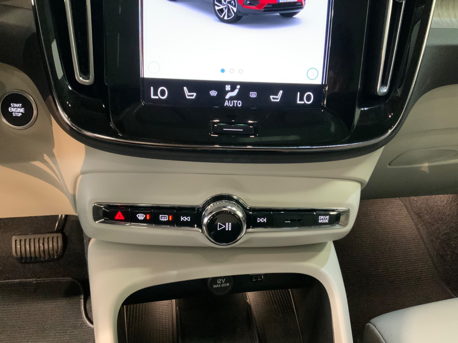Orange Volvo XC40 fra 2021