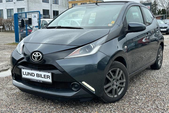 Grå Toyota Aygo fra 2018 set udefra