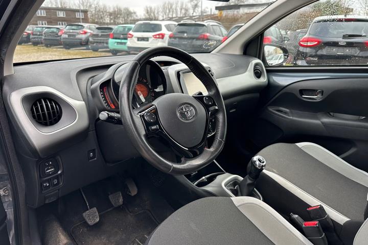 Grå Toyota Aygo fra 2018