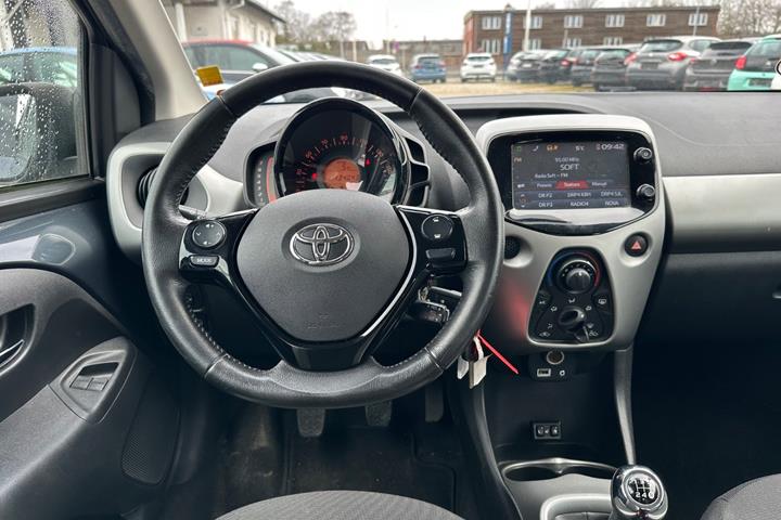Grå Toyota Aygo fra 2018