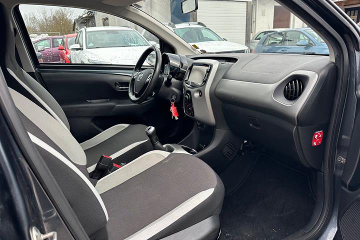 Grå Toyota Aygo fra 2018