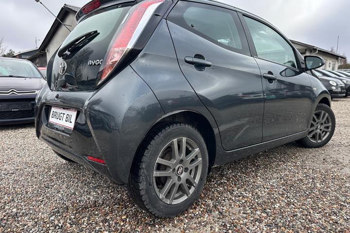 Grå Toyota Aygo fra 2018