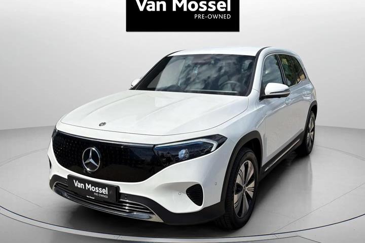 Hvid Mercedes EQB 250+ fra 2025 set udefra