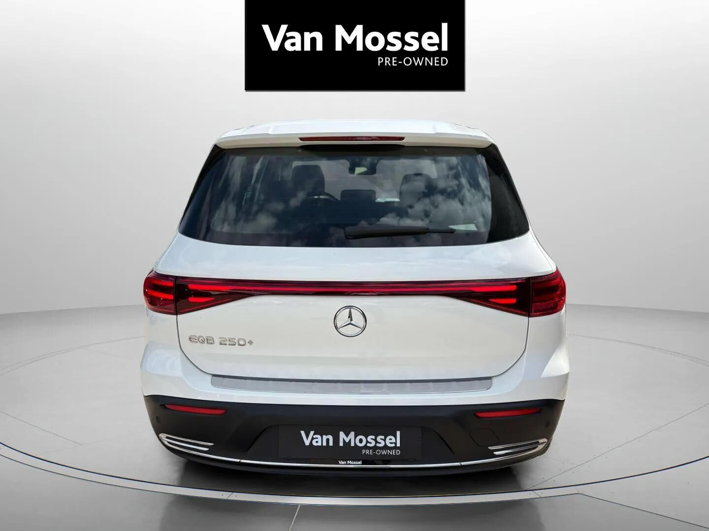 Hvid Mercedes EQB 250+ fra 2025
