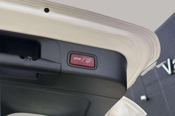 Hvid Mercedes EQB 250+ fra 2025