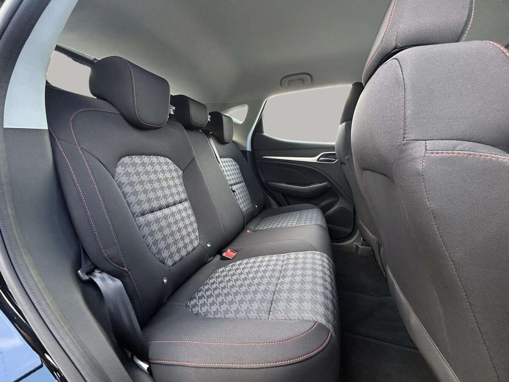 Sort MG ZS EV fra 2023