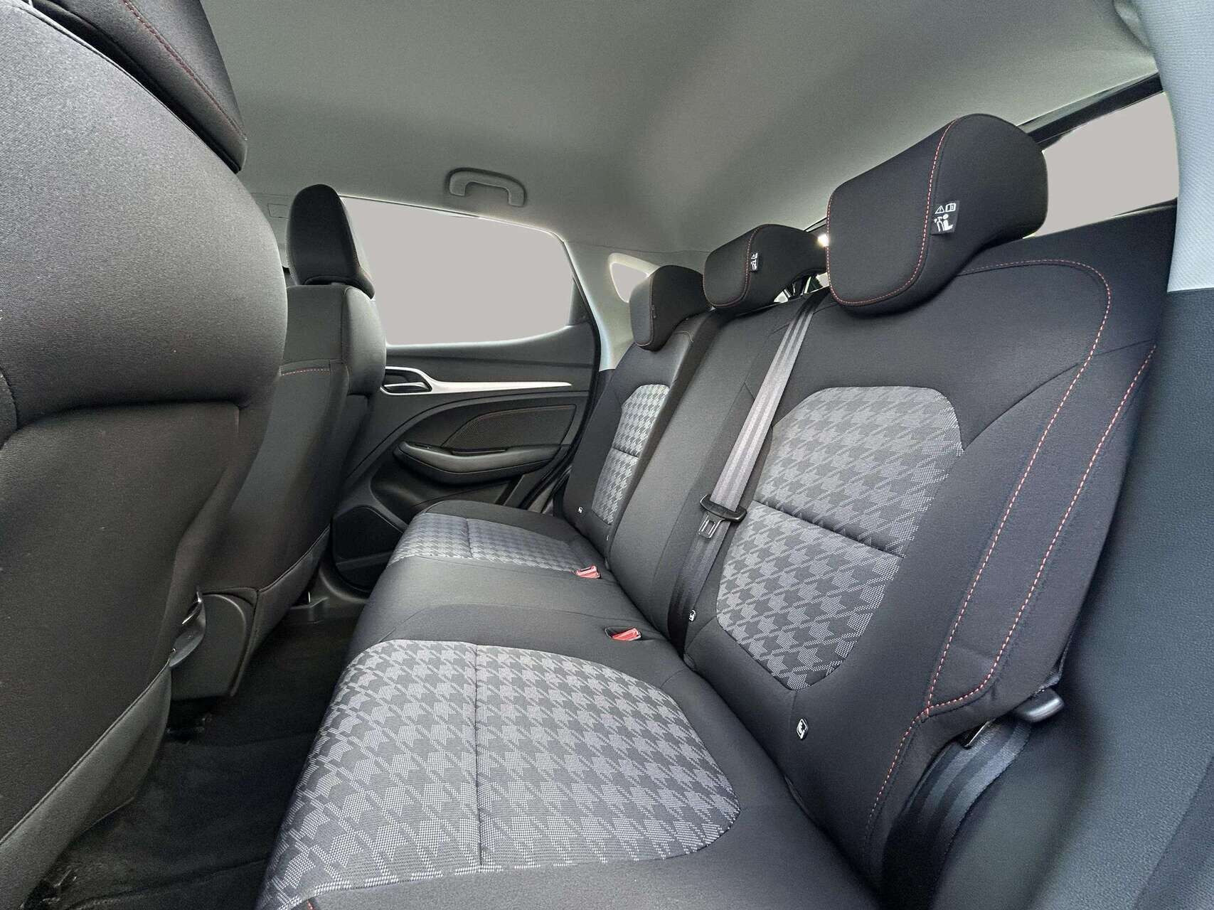 Sort MG ZS EV fra 2023
