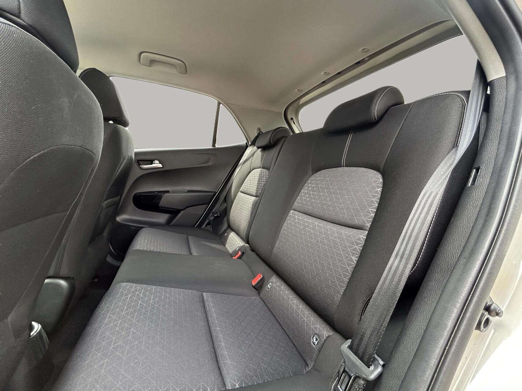 Beige Kia Picanto fra 2023