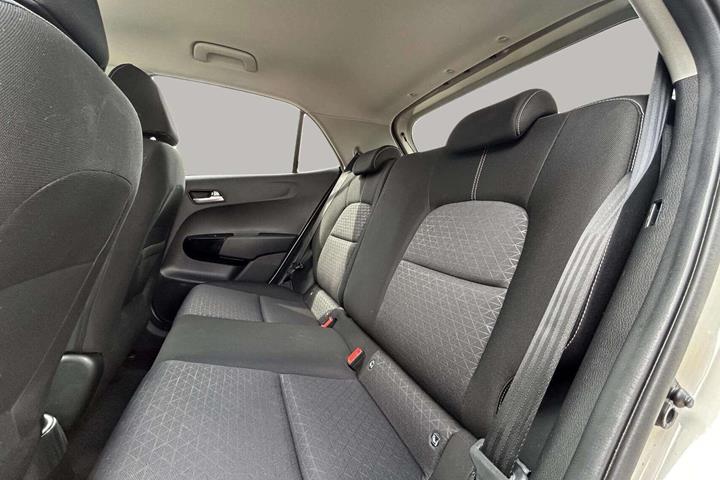 Beige Kia Picanto fra 2023