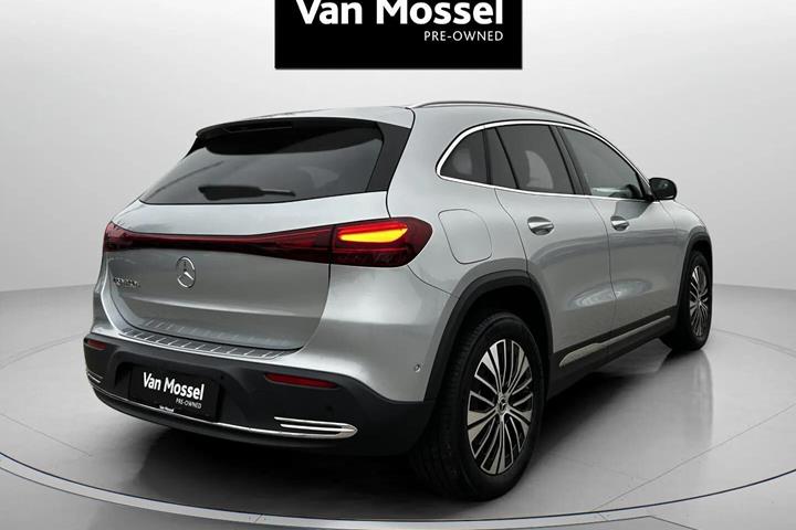 Sølv Mercedes EQA 250+ fra 2024