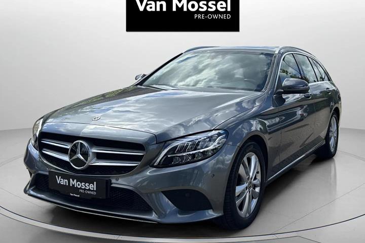 Grå Mercedes C200 fra 2019 set udefra