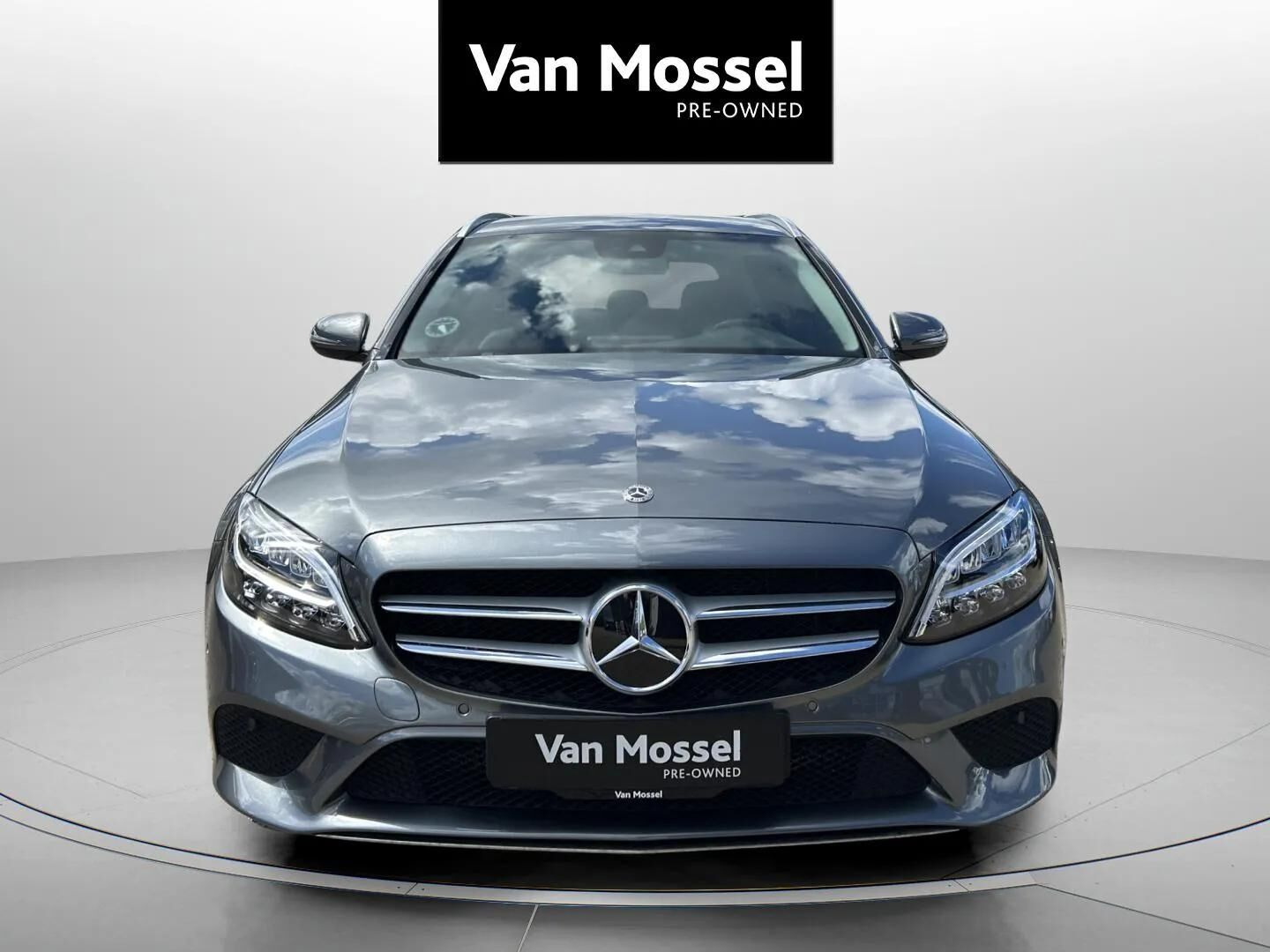 Grå Mercedes C200 fra 2019