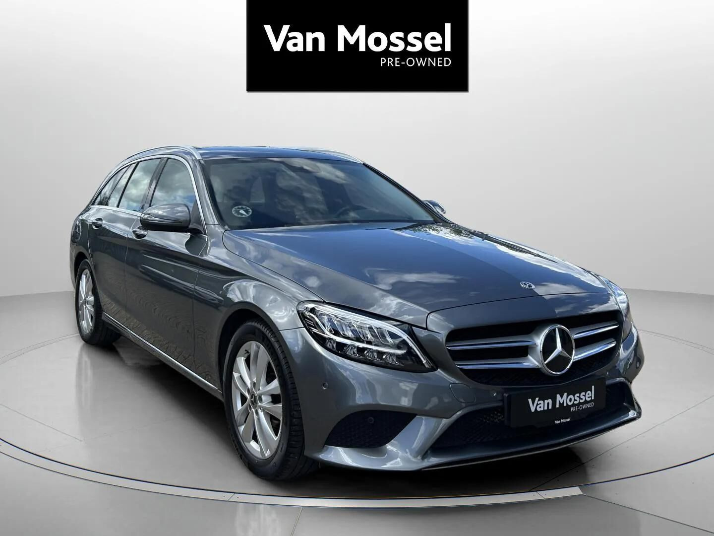 Grå Mercedes C200 fra 2019