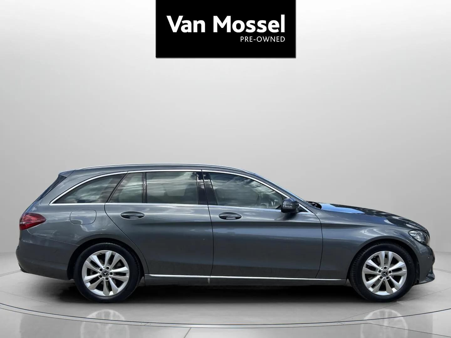 Grå Mercedes C200 fra 2019