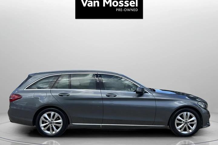 Grå Mercedes C200 fra 2019