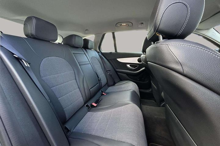 Grå Mercedes C200 fra 2019