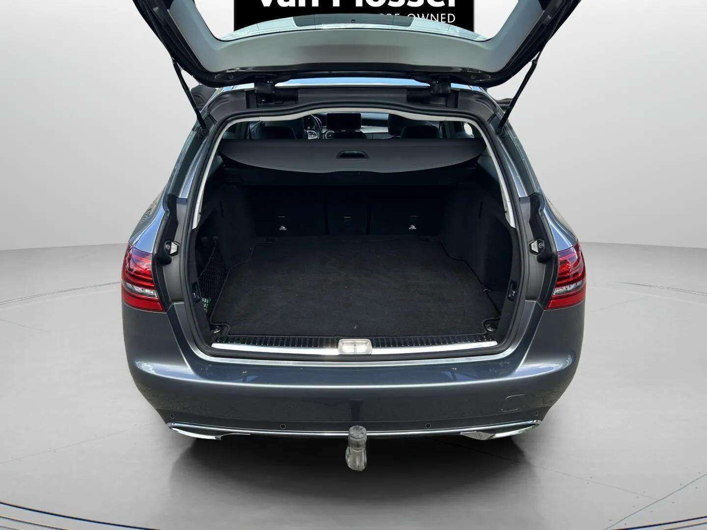 Grå Mercedes C200 fra 2019