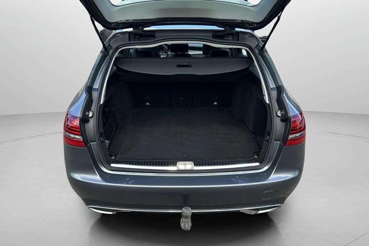 Grå Mercedes C200 fra 2019