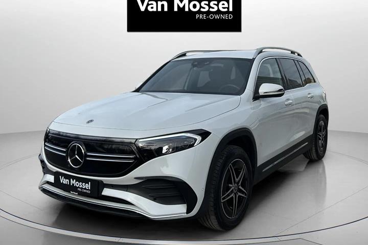 Hvid Mercedes EQB 250+ fra 2023 set udefra