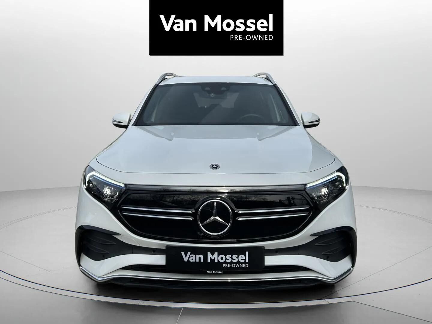 Hvid Mercedes EQB 250+ fra 2023