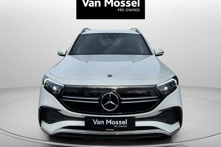 Hvid Mercedes EQB 250+ fra 2023