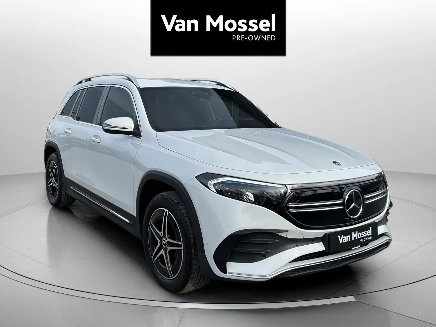 Hvid Mercedes EQB 250+ fra 2023