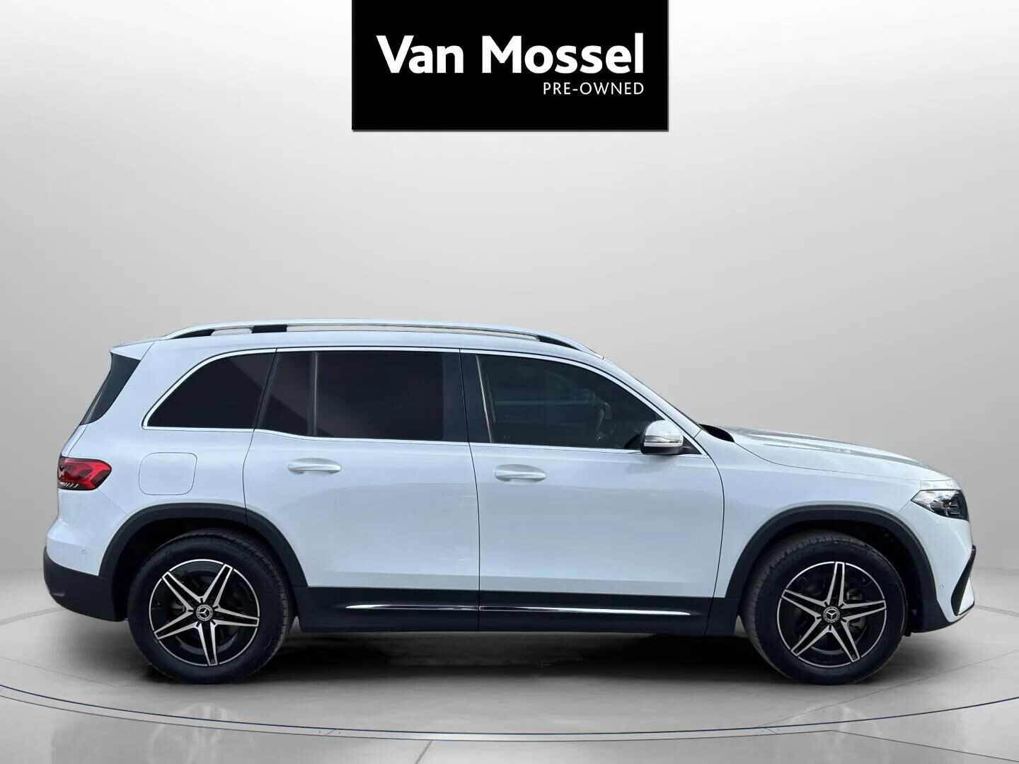 Hvid Mercedes EQB 250+ fra 2023