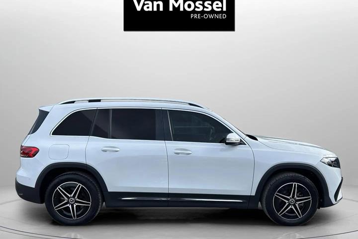 Hvid Mercedes EQB 250+ fra 2023