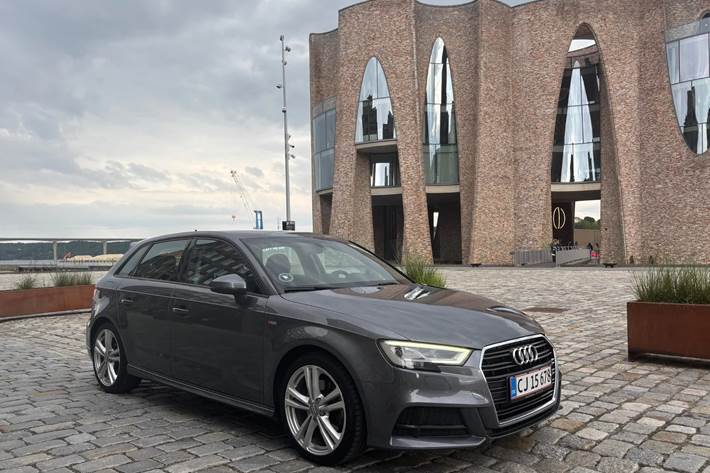 Grå Audi A3 fra 2019