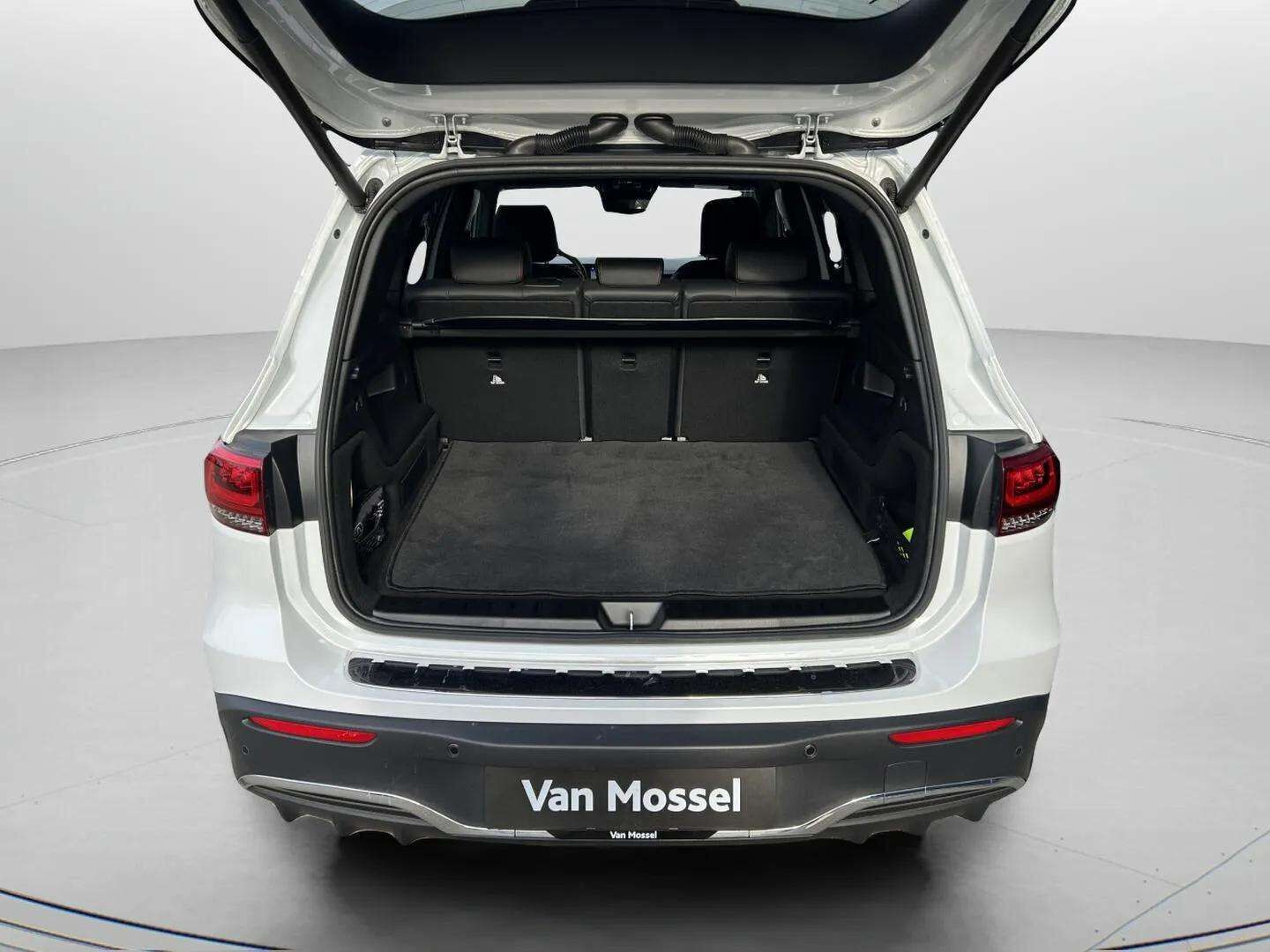Hvid Mercedes EQB 250+ fra 2023