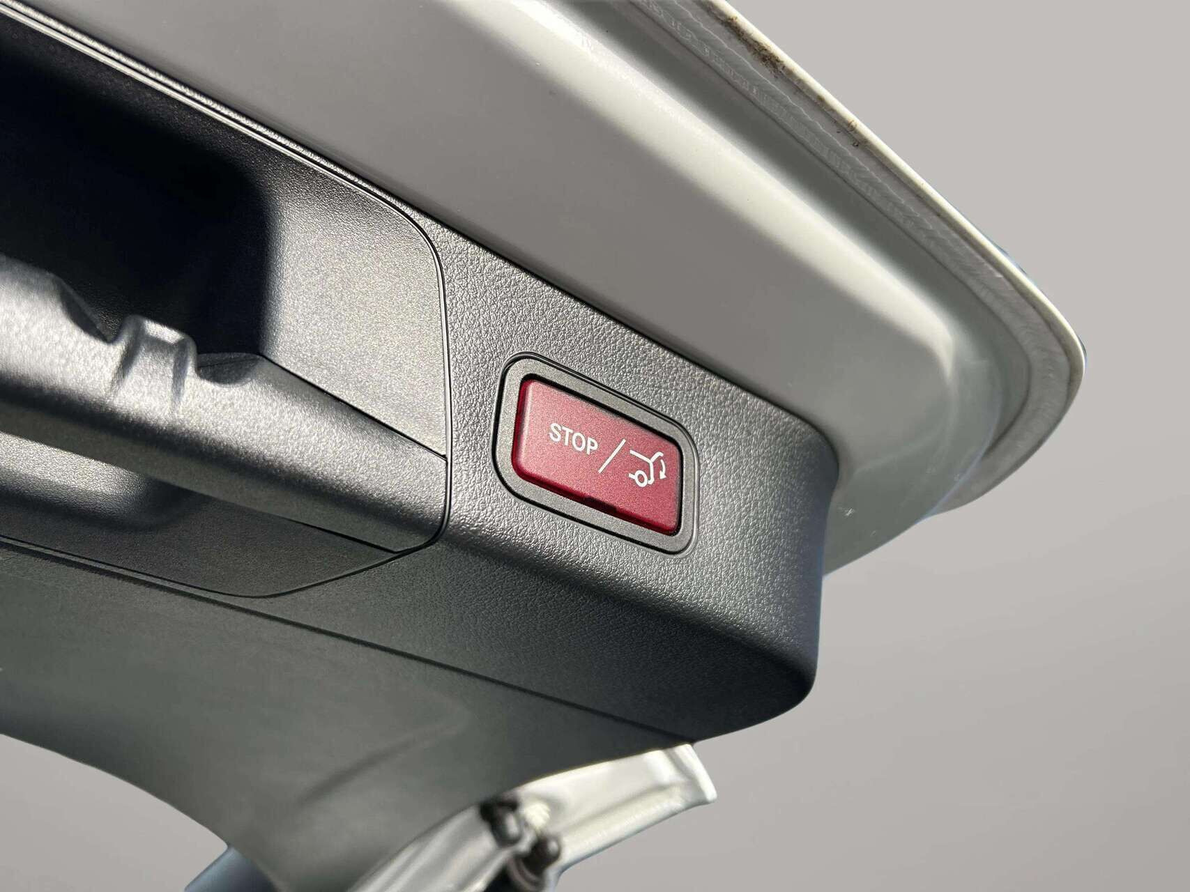 Hvid Mercedes EQB 250+ fra 2023
