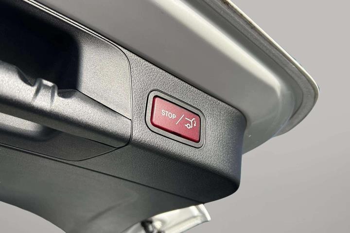 Hvid Mercedes EQB 250+ fra 2023