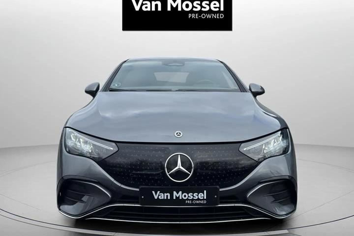 Grå Mercedes EQE 350 fra 2023