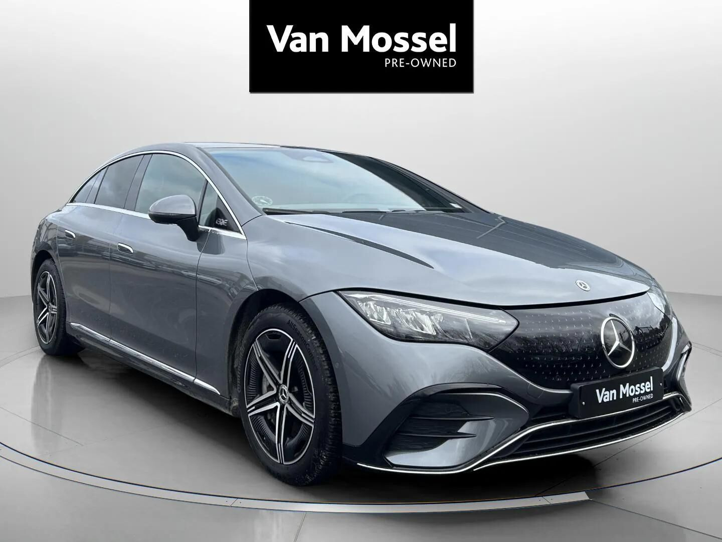 Grå Mercedes EQE 350 fra 2023