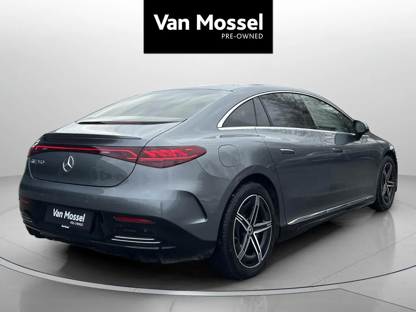 Grå Mercedes EQE 350 fra 2023