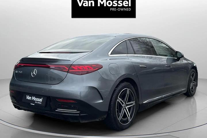 Grå Mercedes EQE 350 fra 2023