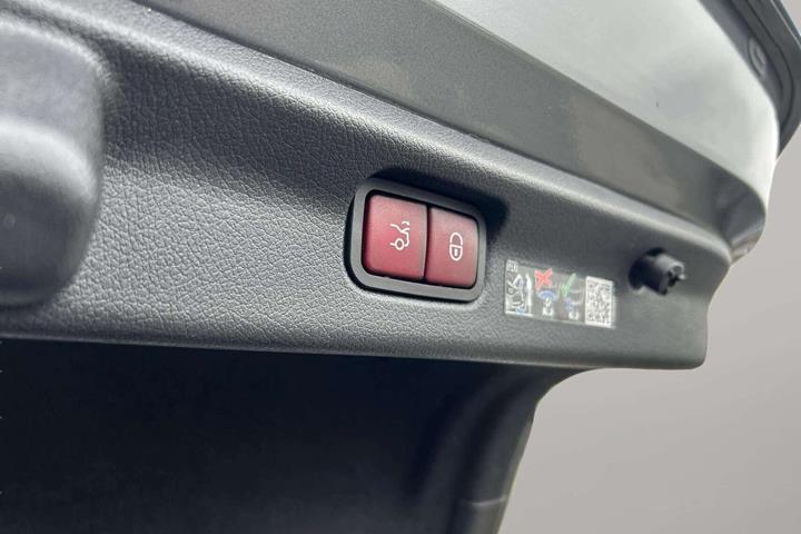 Grå Mercedes EQE 350 fra 2023