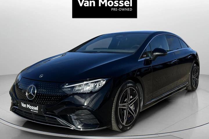 Sort Mercedes EQE 350 fra 2023 set udefra