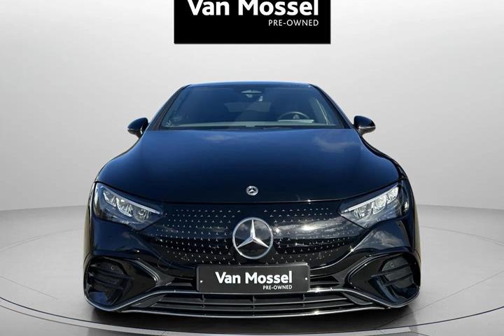 Sort Mercedes EQE 350 fra 2023