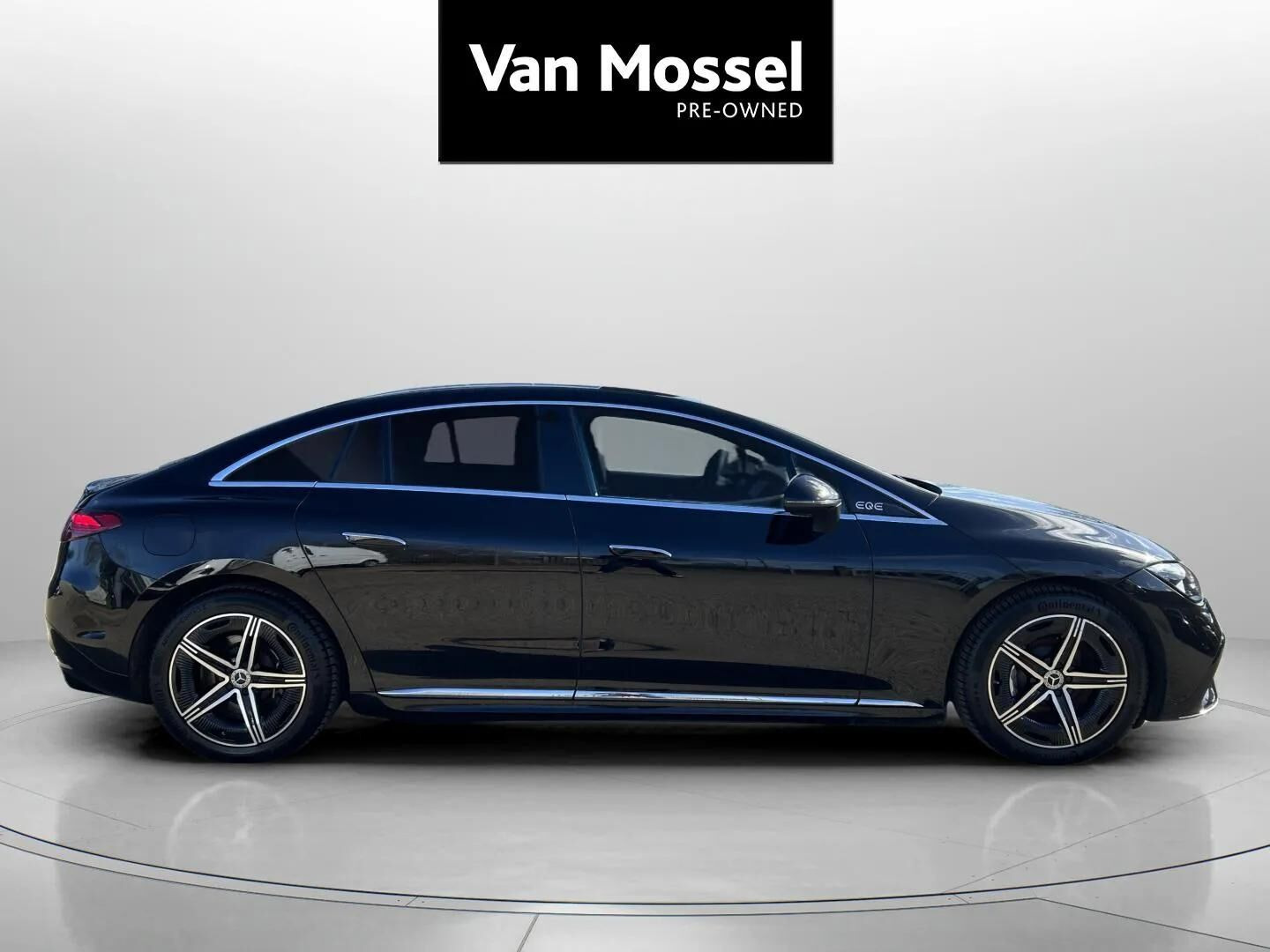 Sort Mercedes EQE 350 fra 2023