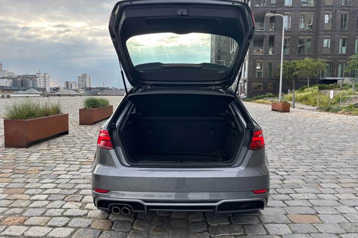 Grå Audi A3 fra 2019