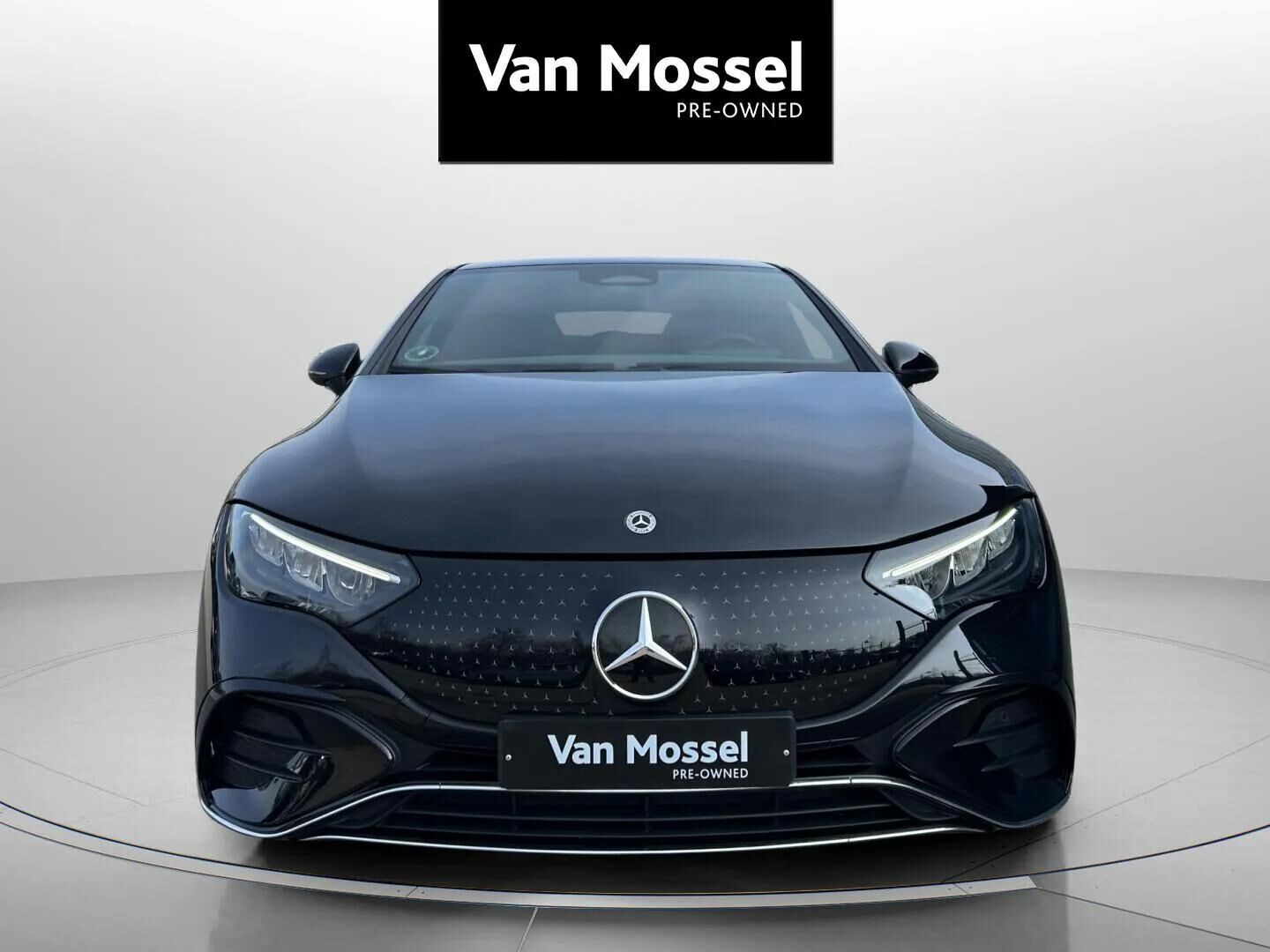 Sort Mercedes EQE 350 fra 2023