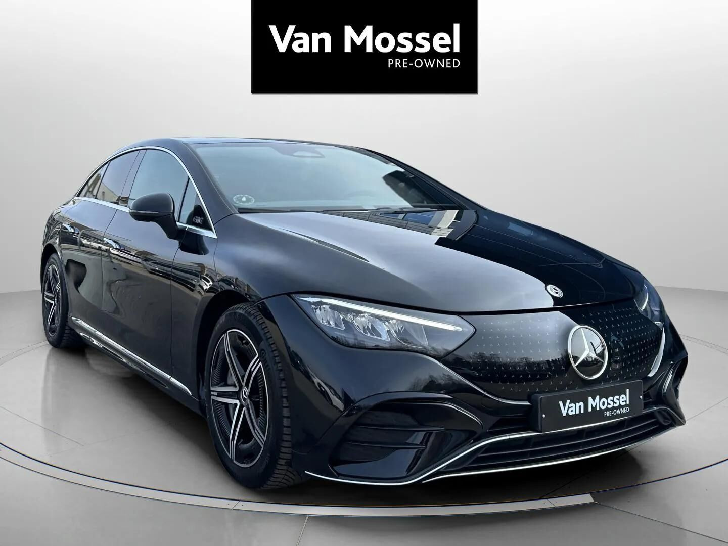 Sort Mercedes EQE 350 fra 2023