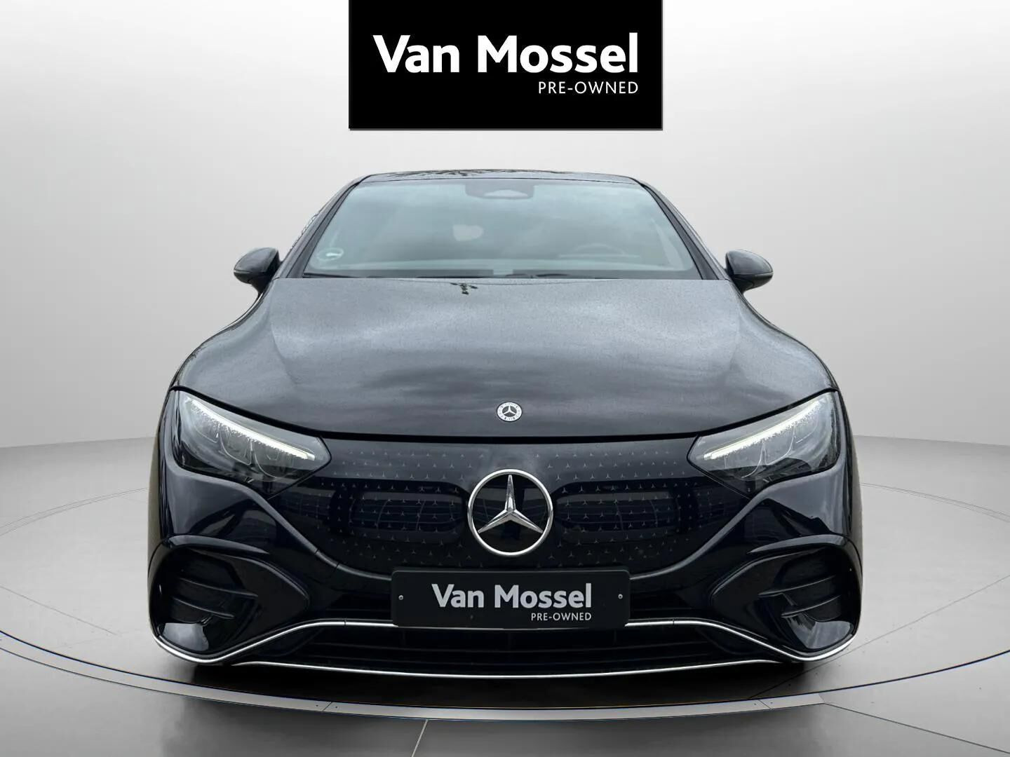 Sort Mercedes EQE 350 fra 2023